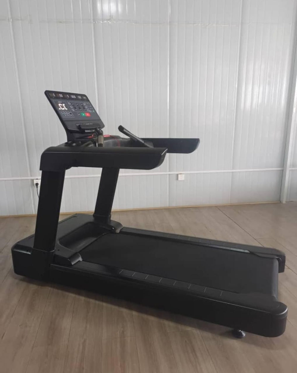 HEAVY COMMERCIAL TREADMILL WITH ADVANCED ANTI SHOCK 180KG MAX USER - Afrofit GymStore