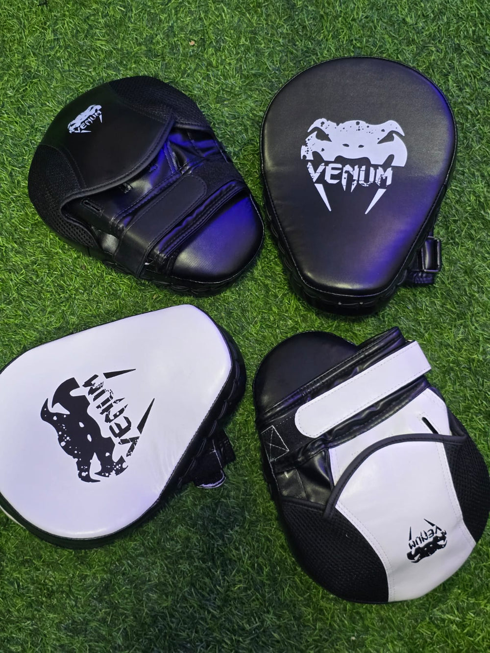 VENUM KICK BOXING FOCUS PAD PUNCHING MITTS PAIR - Afrofit GymStore